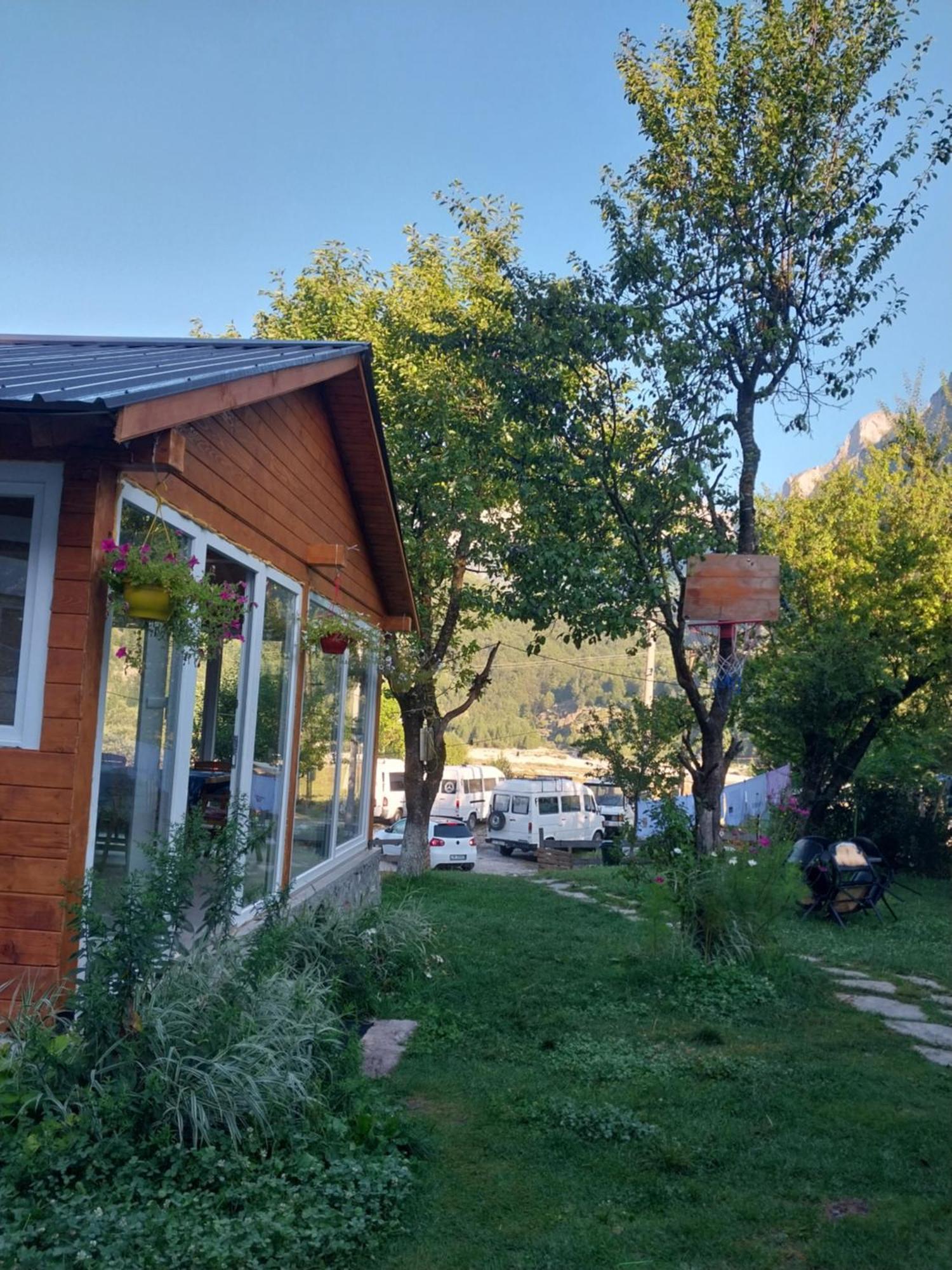 발보너 Bujtina Arlindi B&B 외부 사진